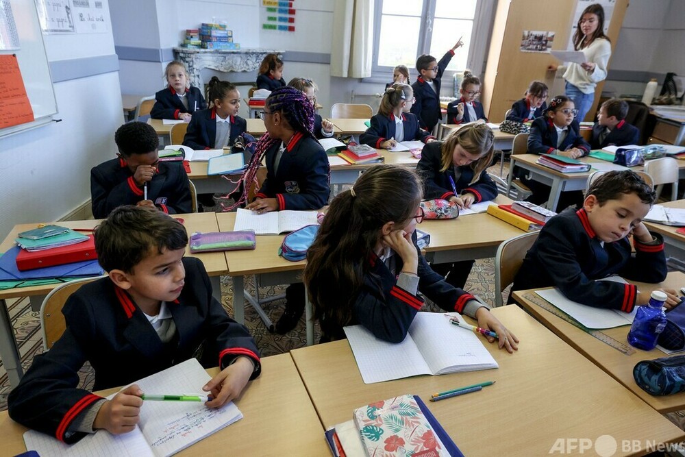 学校制服の試験導入開始 仏 写真10枚 国際ニュース：AFPBB News
