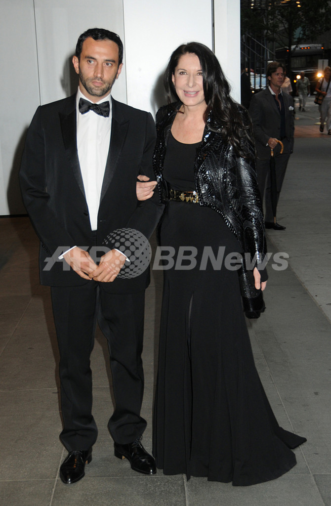 リカルド・ティッシ、「ジバンシィ」との契約を更新