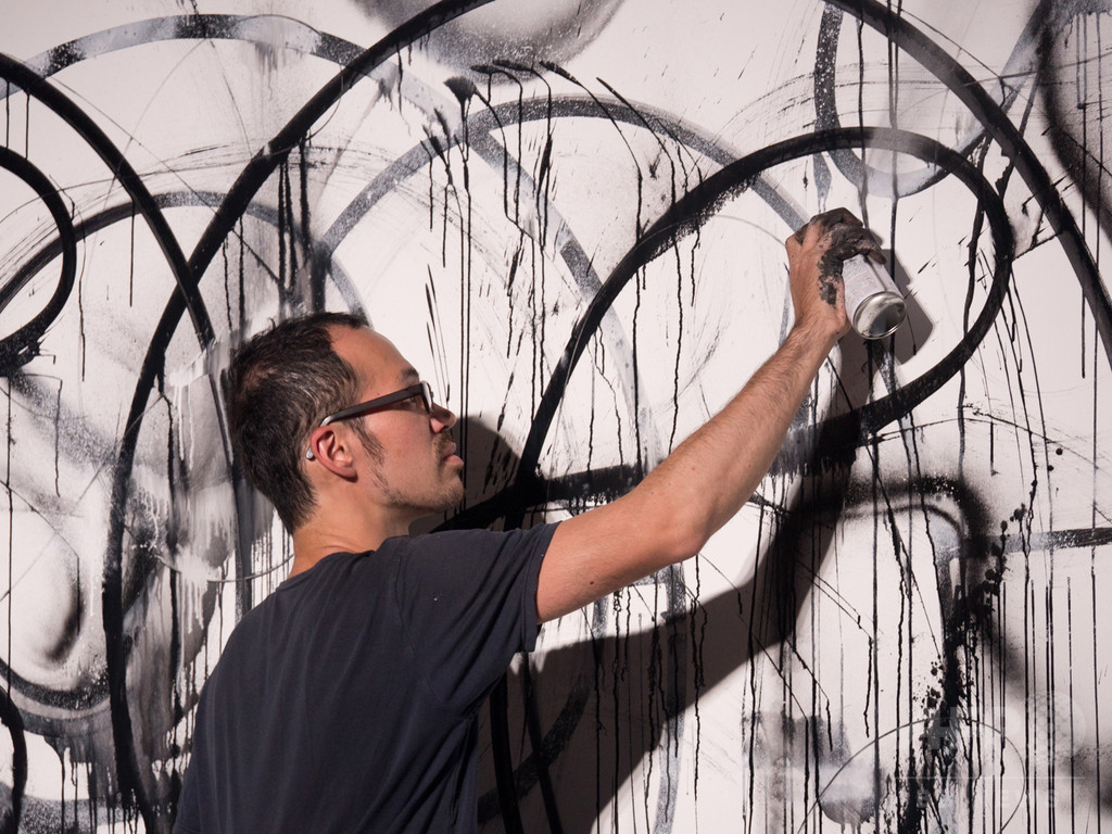 「シュウ ウエムラ」、ストリートアートに影響受けた限定コレクション8月発売