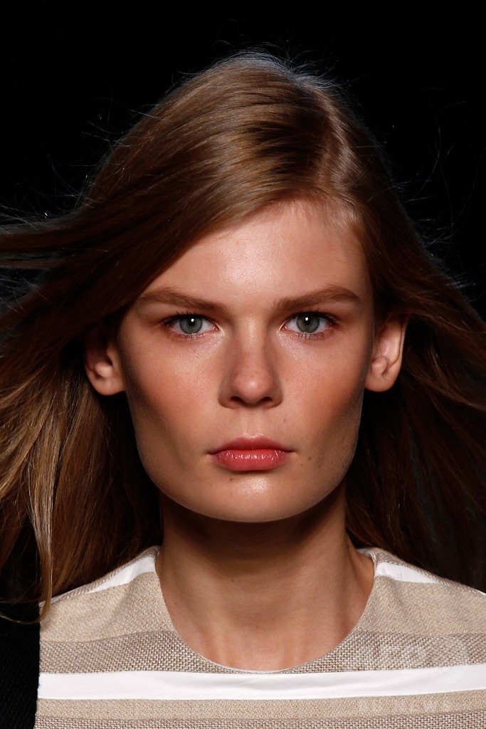 ベルトとポケットでアクセント、「ヴィクトリア ベッカム」15年春夏