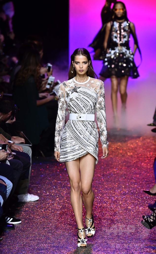 「エリー・サーブ」17年春夏