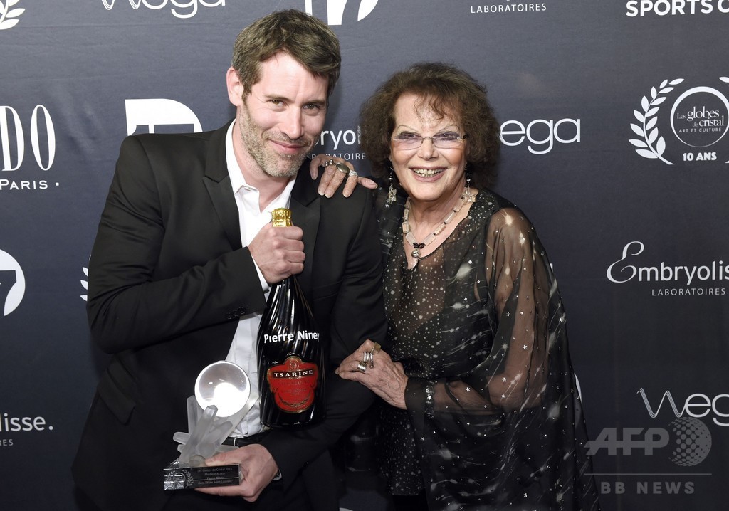 イーキン・イン、ベスト・ファッション・デザイナー賞受賞