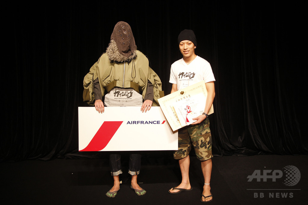ウルトラマンも登場、新人デザイナーファッション大賞2014開催