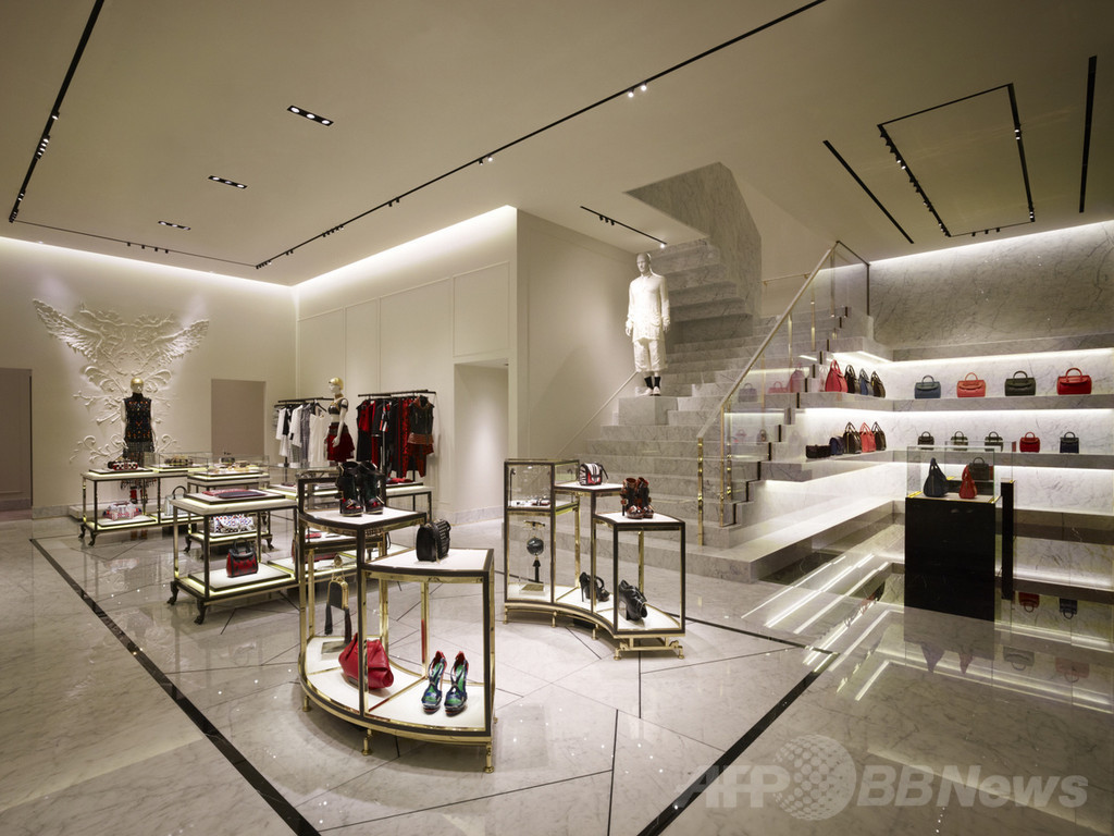 「アレキサンダー・マックイーン」、日本初の旗艦店を表参道にオープン