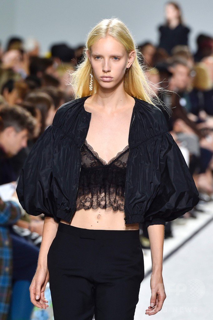 「ジャンバティスタ・ヴァリ」17年春夏