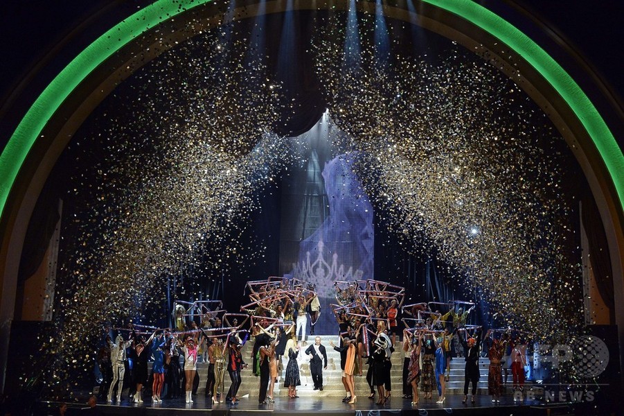 ラストショーはミスコン風の演出、「ジャンポール・ゴルチエ」15年春夏