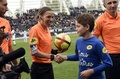 18-19フランス・リーグ1第34節、アミアン対ストラスブール。試合を担当したステファニー・フラパール主審（中央、2019年4月28日撮影）。(c)FRANCOIS LO PRESTI / AFP