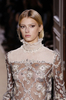 フランス・パリ市内で発表されたヴァレンティノ（VALENTINO）の12年春夏オートクチュールコレクション（2012年1月25日撮影）。(c)AFP/ALEXANDER KLEIN
