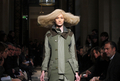 フランス・パリ市内で発表されたジュンヤ ワタナベ・コム デ ギャルソン（JUNYA WATANABE COMME des GARCONS）の10/11年秋冬コレクション（2010年3月6日撮影）。(c)AFP/FRANCOIS GUILLOT