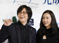 大ヒットした韓国ドラマ｢冬のソナタ（Winter Sonata）｣のアニメ版が放送されることを記念して、ドラマで共演した俳優のぺ・ヨンジュン（Bae Yoon-joon）さんとチェ・ジウ（Choi Ji-woo）さんが来日し、29日に都内で記者会見した（2009年9月29日撮影）。(c)AFP/Yoshikazu TSUNO