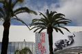 第66回カンヌ国際映画祭（Cannes Film Festival）が15日、南仏カンヌ（Cannnes）で開幕する。メイン会場となるパレ・デ・フェスティバル（Palais des Festivals）では準備が大詰めを迎えており、街は映画スターたちの到着を今か今かと待っている（2013年5月14日撮影）。(c)AFP/LOIC VENANCE