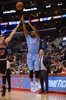 13-14NBA、ロサンゼルス・クリッパーズ（Los Angeles Clippers）対シカゴ・ブルズ（Chicago Bulls）。シュートを狙うロサンゼルス・クリッパーズのクリス・ポール（Chris Paul、2013年11月24日撮影）。(c)AFP/Getty Images/NBAE/Noah Graham