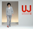 都内で開催された「ユニクロ（UNIQLO）」のジーンズブランド「UJ（ユージェー）」発表会見にて。「UJ」のデニムを着用したモデルたち（2010年2月17日撮影）。(c)AFP/ Toru YAMANAKA