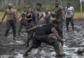 コロンビア西部エルディアマンテにある「コロンビア革命軍（FARC）」のキャンプで、サッカーに興じるFARCメンバーら（2016年9月25日撮影）。(c)AFP/RAUL ARBOLEDA