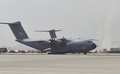 アフガニスタンのカブール国際空港で、トルコ国民の退避に使用された同国軍の輸送機。トルコ国防省提供（2021年8月18日撮影、同19日提供）。(c)AFP PHOTO /Turkish Defence Ministery Press Service 