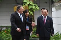 マイク・ポンペオ米国務長官（左）との会談に臨んだ際の金英哲党副委員長（2019年2月28日撮影）。(c)Saul LOEB / AFP