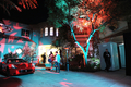 米ロサンゼルス（Los Angeles）市内で開催されたホリディ・パーティ「パリス エレクトリック クリスマス（Paris Electric Christmas）」の様子（2011年12月7日撮影）。(c)AFP/Getty Images/Jason Merritt