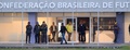ブラジル代表のキャンプ地テレゾポリス（Teresopolis）に戻ったネイマール（Neymar da Silva Santos Junior、2014年7月10日撮影）。(c)AFP/VANDERLEI ALMEIDA