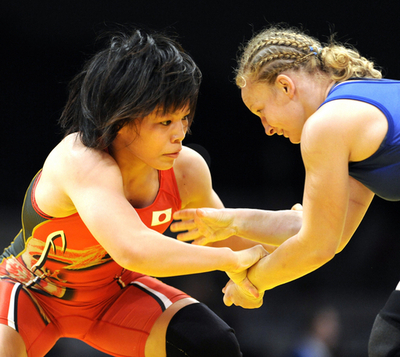 西牧 ザムラ下し決勝進出、女子レスリング世界選手権