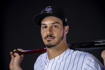 アレナドがロッキーズと契約延長、8年287億円 米報道