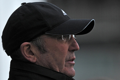 ストークのピューリス監督が退団