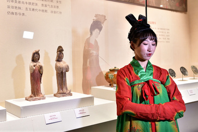 中国洛陽市、文化市場の転換と発展の鍵は漢服活用