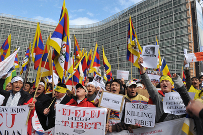 ベルギーで反中国デモ、チベット人4人拘束