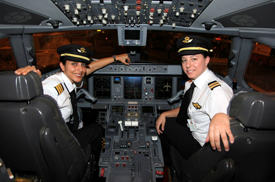 女性だけの乗務員で初飛行、ヨルダン航空