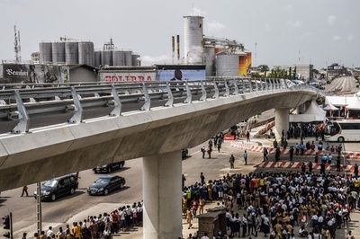 日本が資金協力した高架橋が開通 コートジボワール