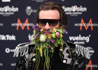 【今日の1枚】花のひげ男爵？ ユーロビジョン出場バンド