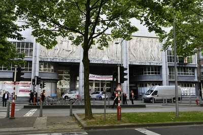 朝の学校を襲った恐怖 ベルギーでまた襲撃事件