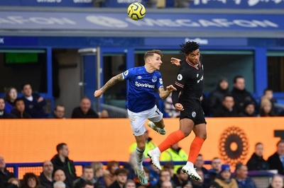 エバートンサポがチェルシー戦で同性愛侮辱チャントか、クラブが調査開始