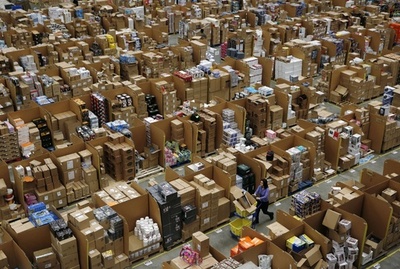ブラックフライデー、英国にも波及 アマゾン倉庫は大忙し