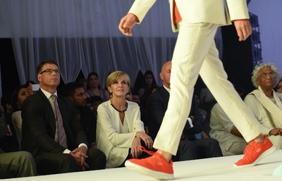 オーストラリア外務大臣、インドでファッションショーを視察