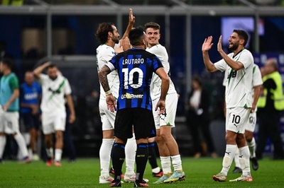 インテル今季初黒星、ナポリは渦中のオシムヘンがゴール