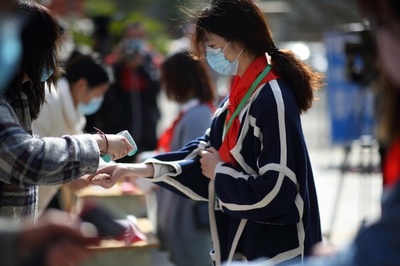 中国・南京の小学校で授業再開、その前には感染症対策の訓練実施