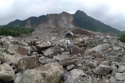 土砂崩れで2人死亡、25人行方不明 中国・貴州省