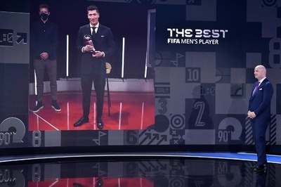 レワンドフスキ、2年連続でFIFA年間最優秀選手賞を受賞