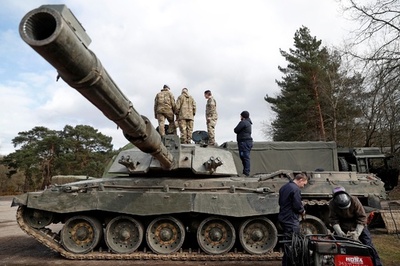 英供与の戦車、ウクライナで「燃やされる」 ロシア大統領府