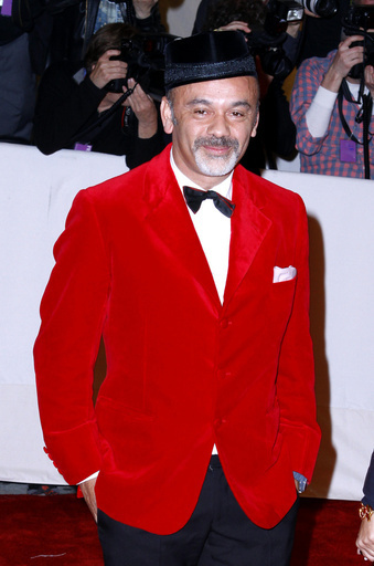 クリスチャン・ルブタン、赤のネイルカラー発売へ