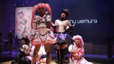 ＜動画＞「シュウ ウエムラ」×村上隆、クリスマスコレクション発表