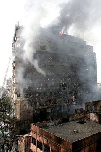 インド最大級の卸売市場で火災、4000超の店舗が全焼