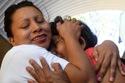 流産で禁錮30年の女性、11年服役後に最高裁命令で釈放 中米