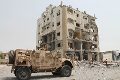 イエメンのアデンを反政府勢力が攻撃、民間人43人死亡