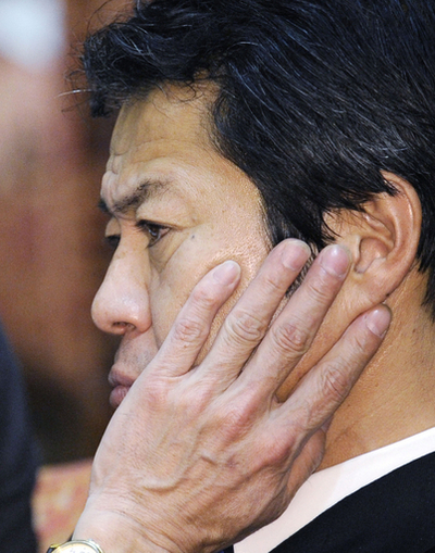 中川財務相が辞意表明、「疲労がたまっている」