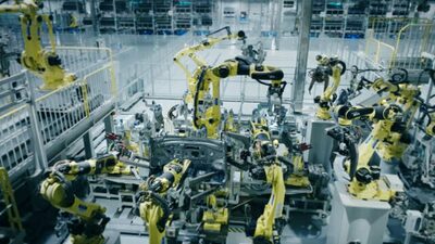 ロボットが車を組み立て、検査まで…韓国・現代自動車グループの先端工場「HMGMA」