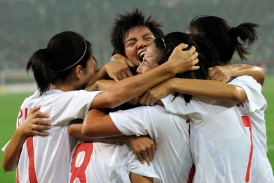 中国女子 五輪初戦白星で飾る