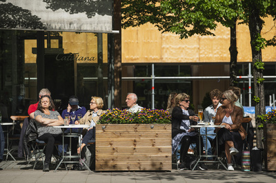 都市封鎖なしでも経済に大打撃 スウェーデン
