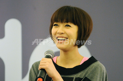 宇多田 ヒカル ニューヨーク5番街でイベントに登場 写真17枚 ファッション ニュースならmode Press Powered By Afpbb News