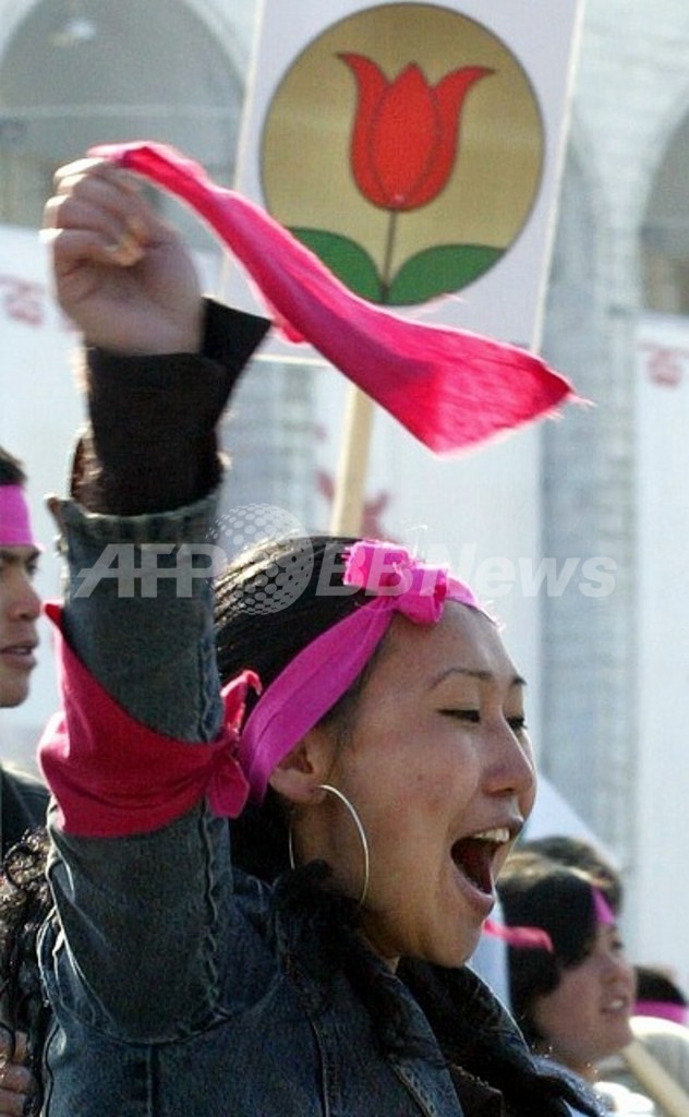 「カーネーション」から「ジャスミン」まで、革命を彩る名前たち